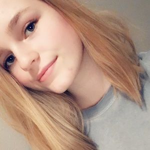 Meet your Posher, Caitlin